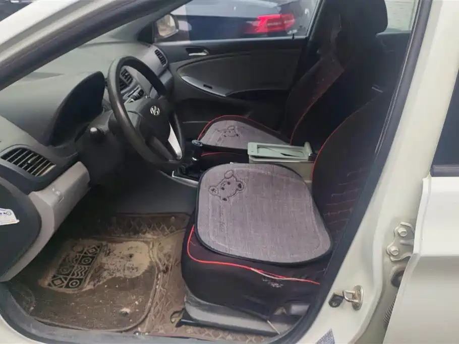Hyundai Verna 2015 — фото 9