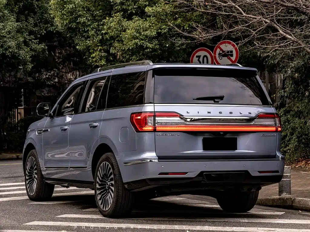 Lincoln Navigator 2020 — фото 17