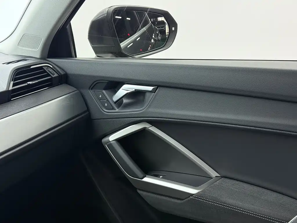 Audi Q3 2022 — фото 10