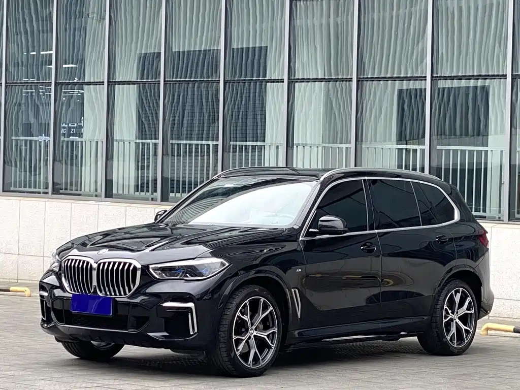 BMW X5 2022 — фото 1