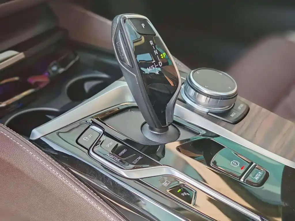 BMW 5 Series New Energy 2021 — фото 26