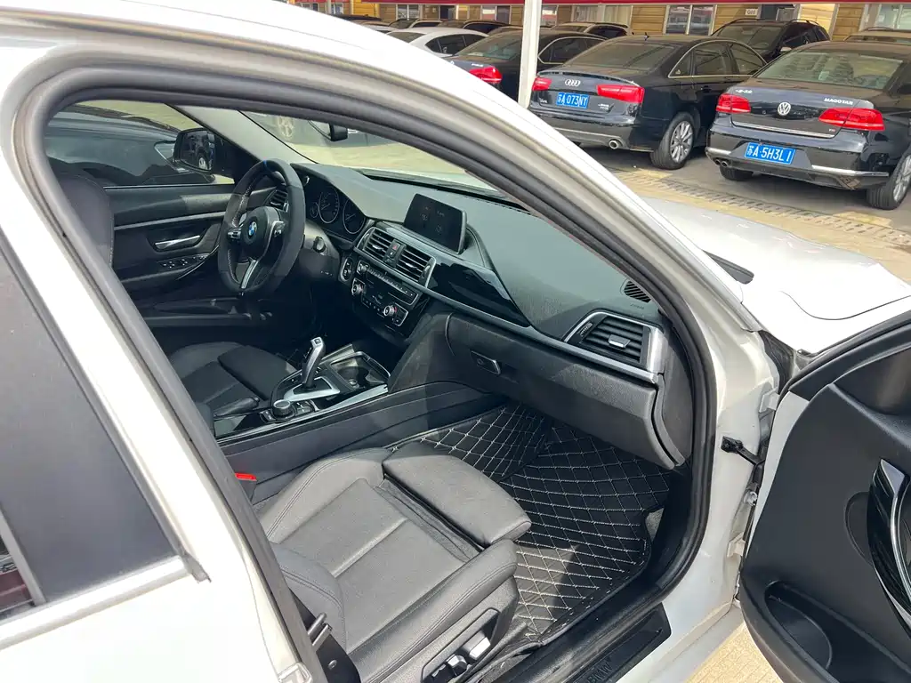 BMW 3 Series 2017 — фото 16