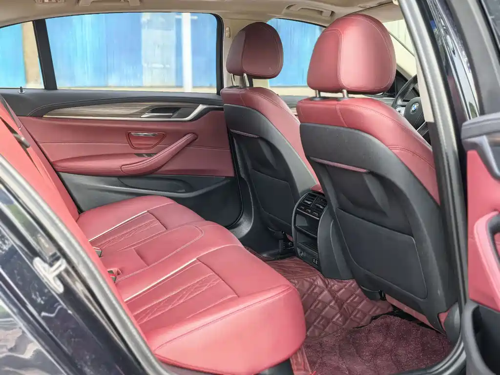 BMW 5 Series 2021 — фото 14