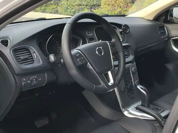 Volvo V40 2017