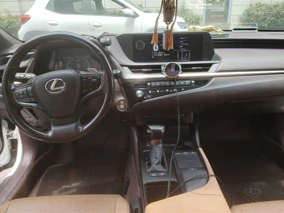 Lexus ES 2021 — фото 12