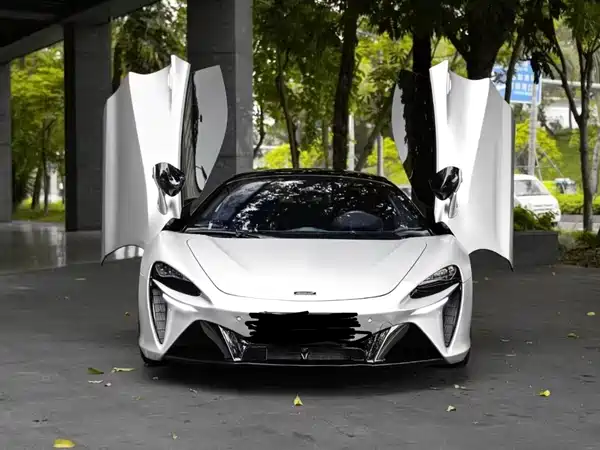 McLaren Artura 2023