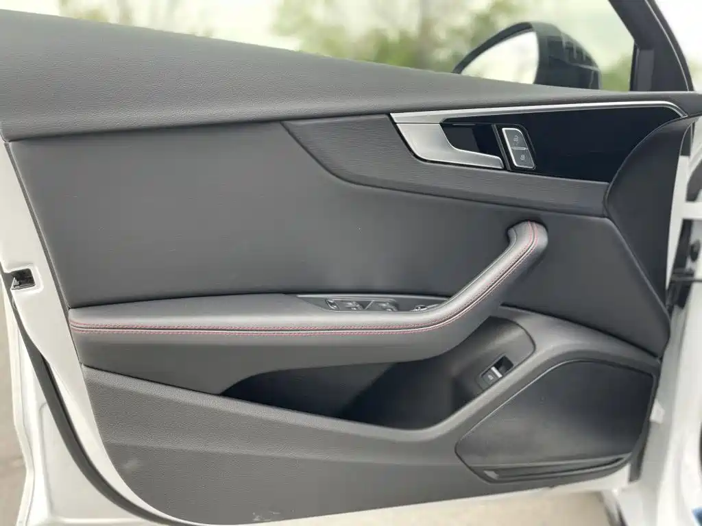 Audi A4L 2025