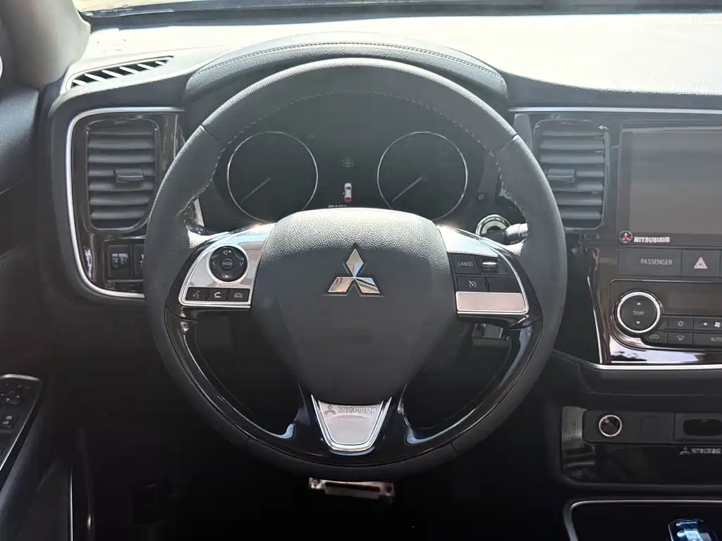 Mitsubishi Outlander 2021 — фото 16