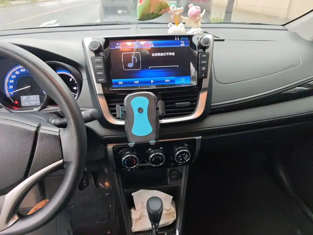 Toyota Yaris L 2017 — фото 9