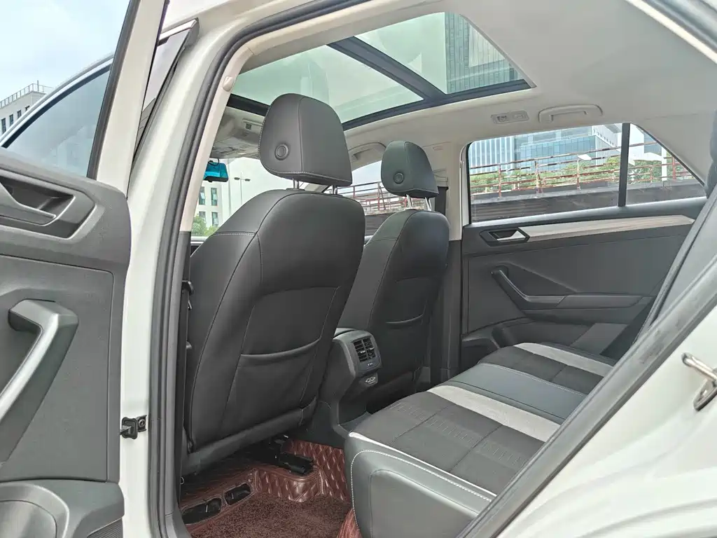Volkswagen T-Roc 2022 — фото 10