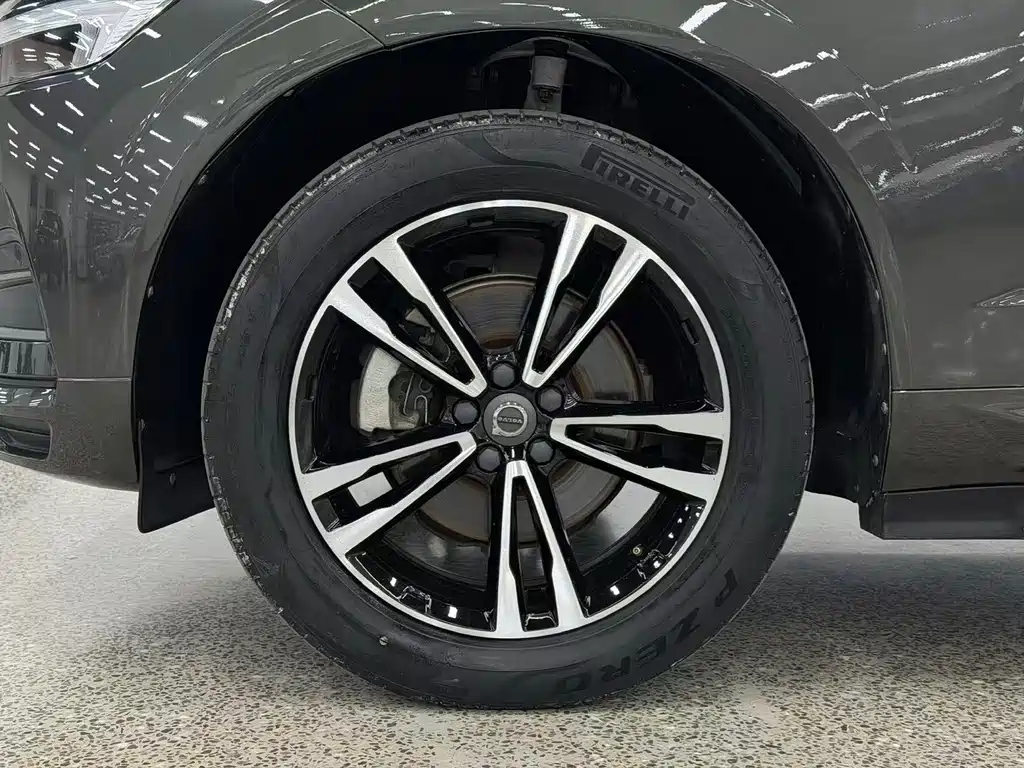 Volvo XC60 2019 — фото 16