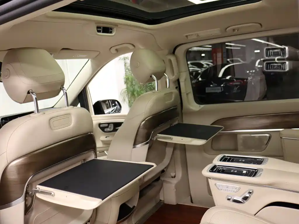 Mercedes-Benz V-Class 2022 — фото 19
