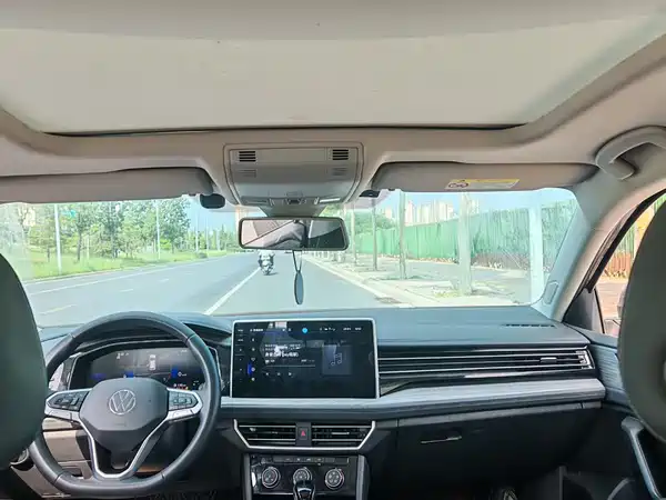 Volkswagen Sagitar 2024