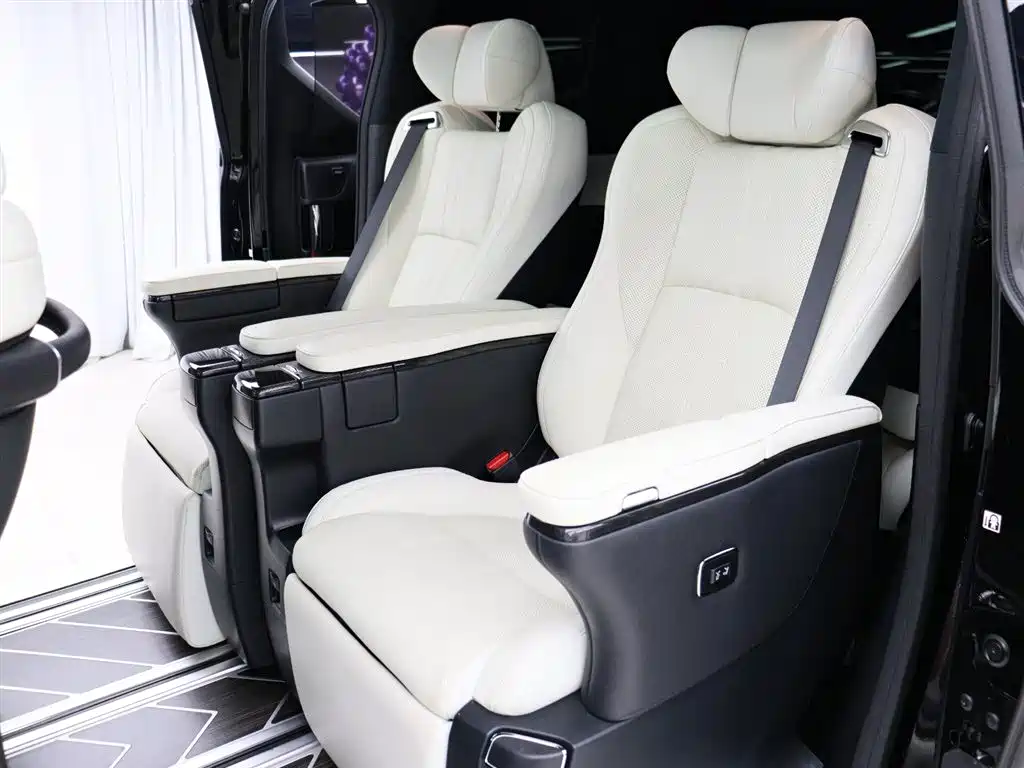 Lexus LM 2022
