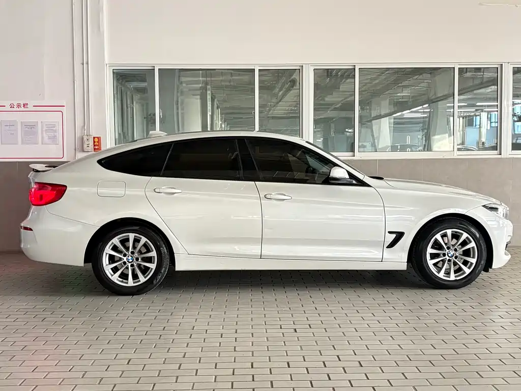 BMW 3 Series GT 2017 — фото 8
