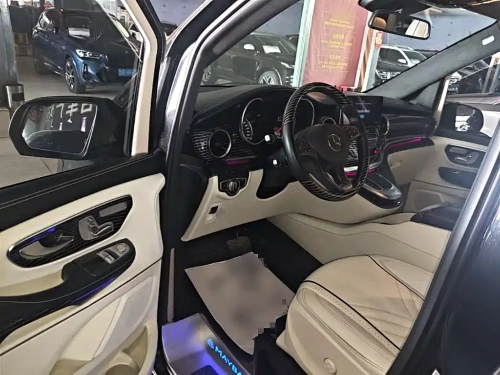Mercedes-Benz V-Class 2022 — фото 16