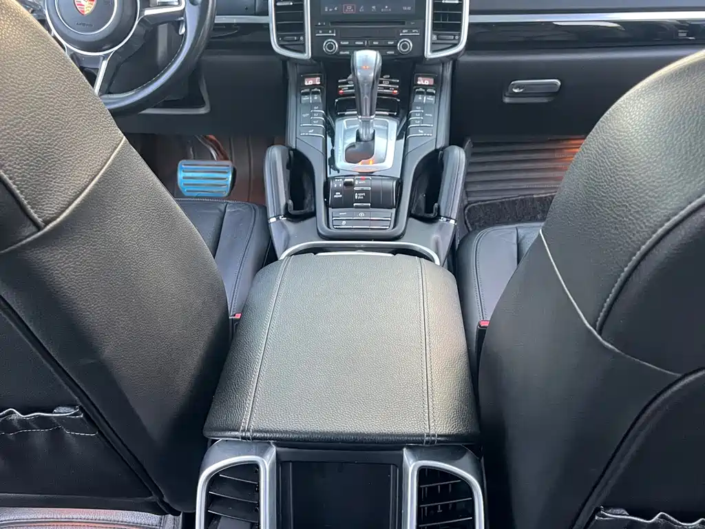 Porsche Cayenne 2017 — фото 15