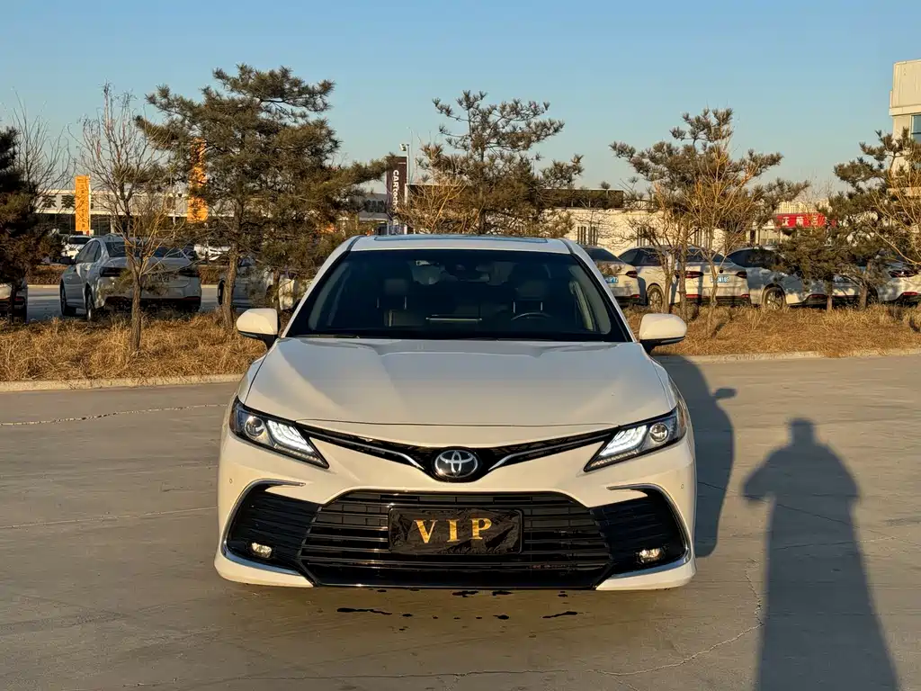 Toyota Camry 2021 — фото 2