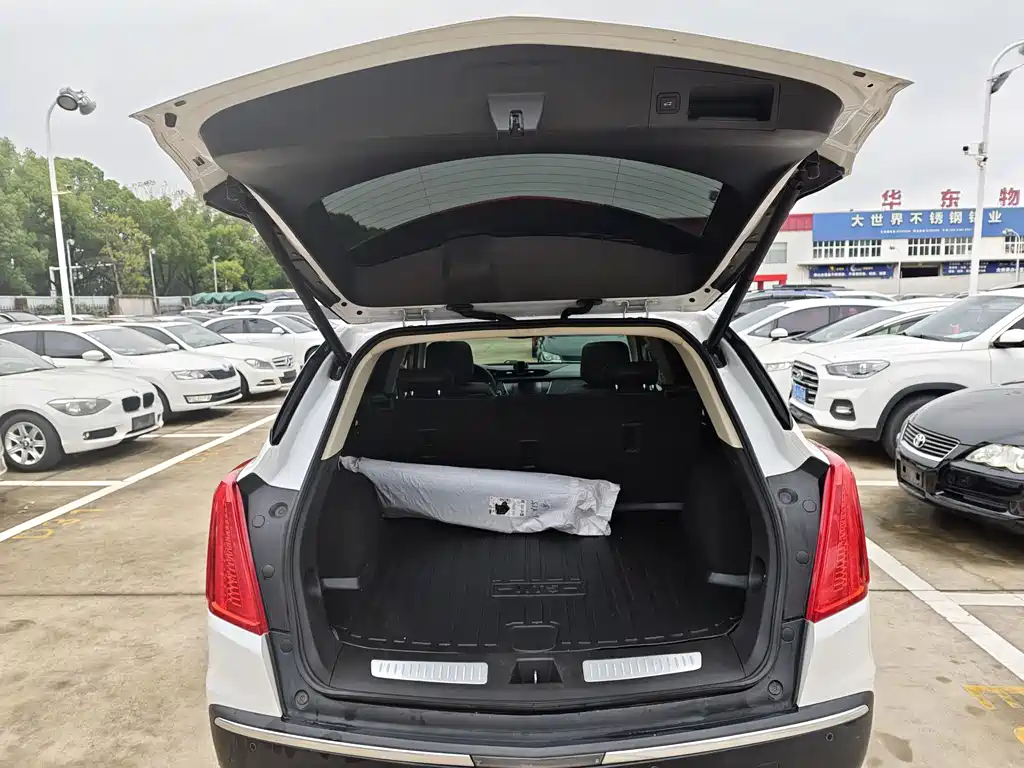 Cadillac XT5 2017 — фото 15