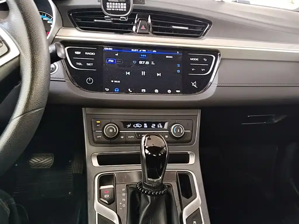 Geely Emgrand 2020 — фото 13