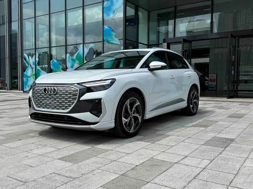 Audi Q4 E-Tron 2025 — фото 1