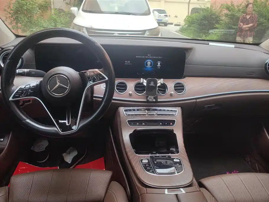 Mercedes-Benz E-Class 2022 — фото 12