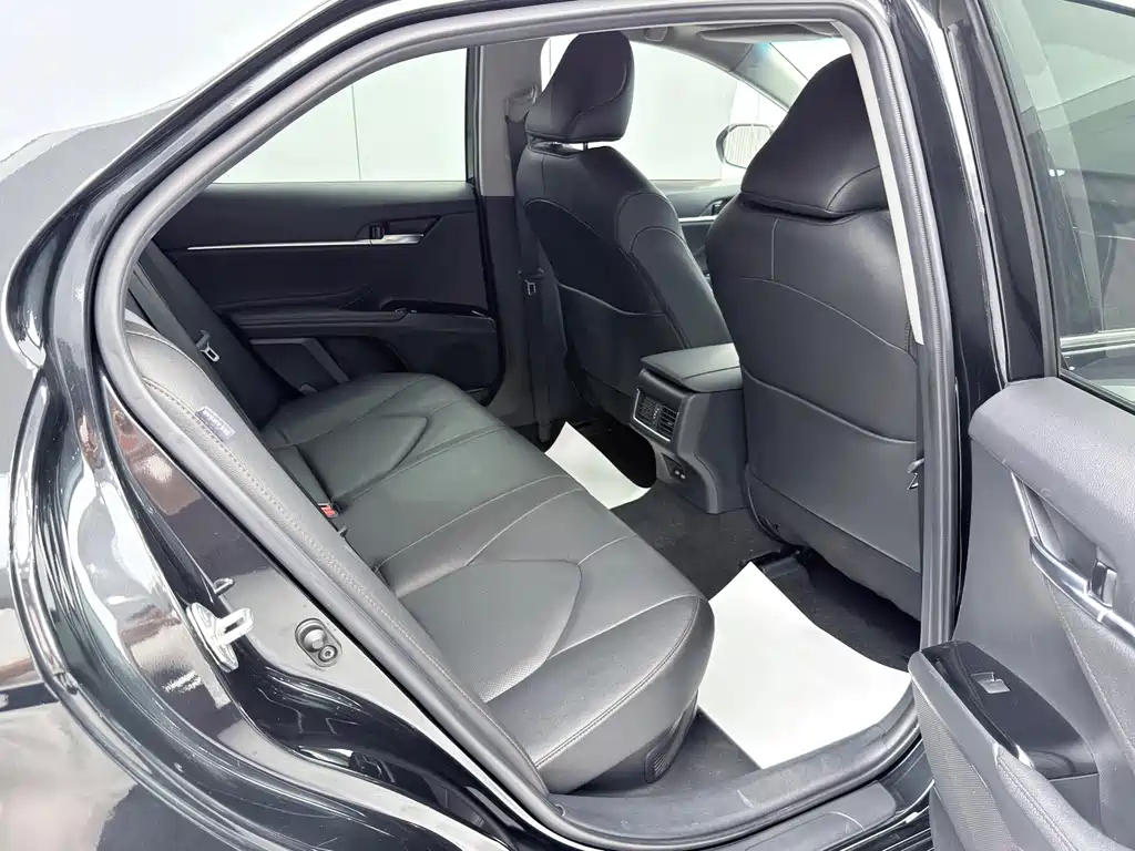 Toyota Camry 2021 — фото 20