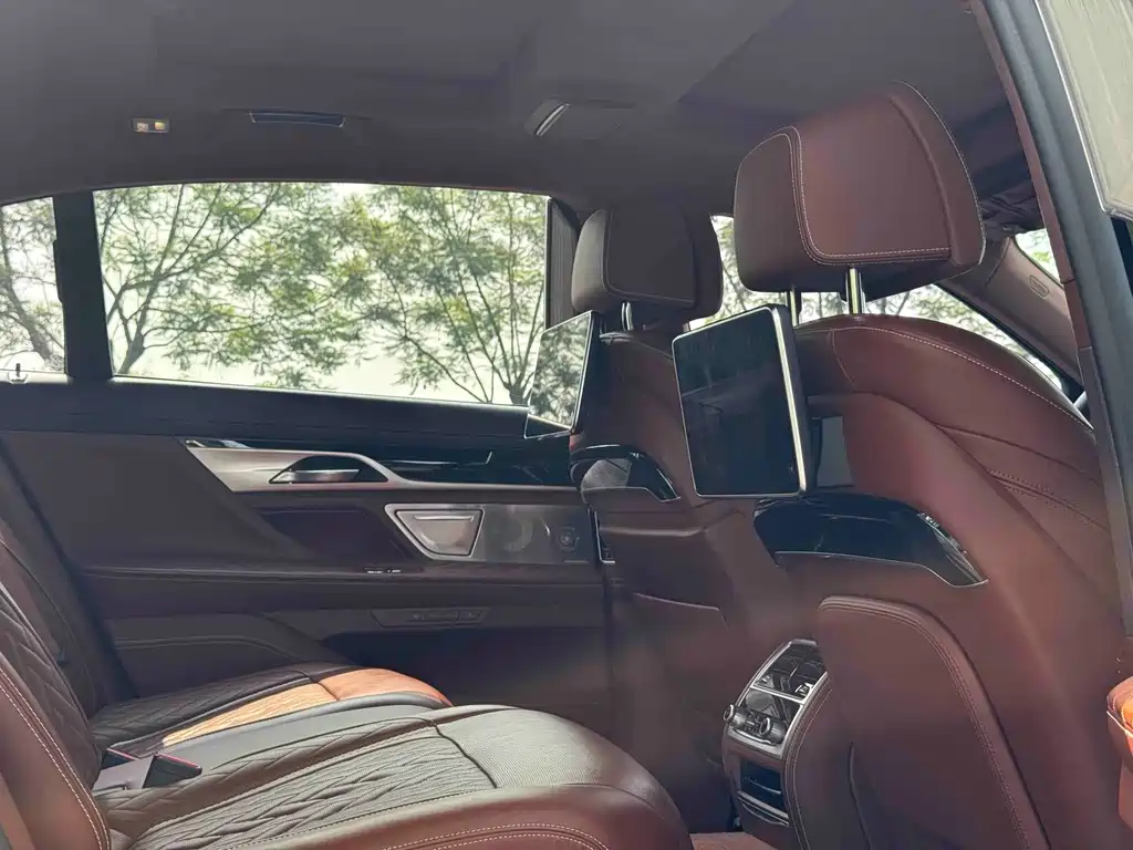 BMW 7 Series 2020 — фото 14