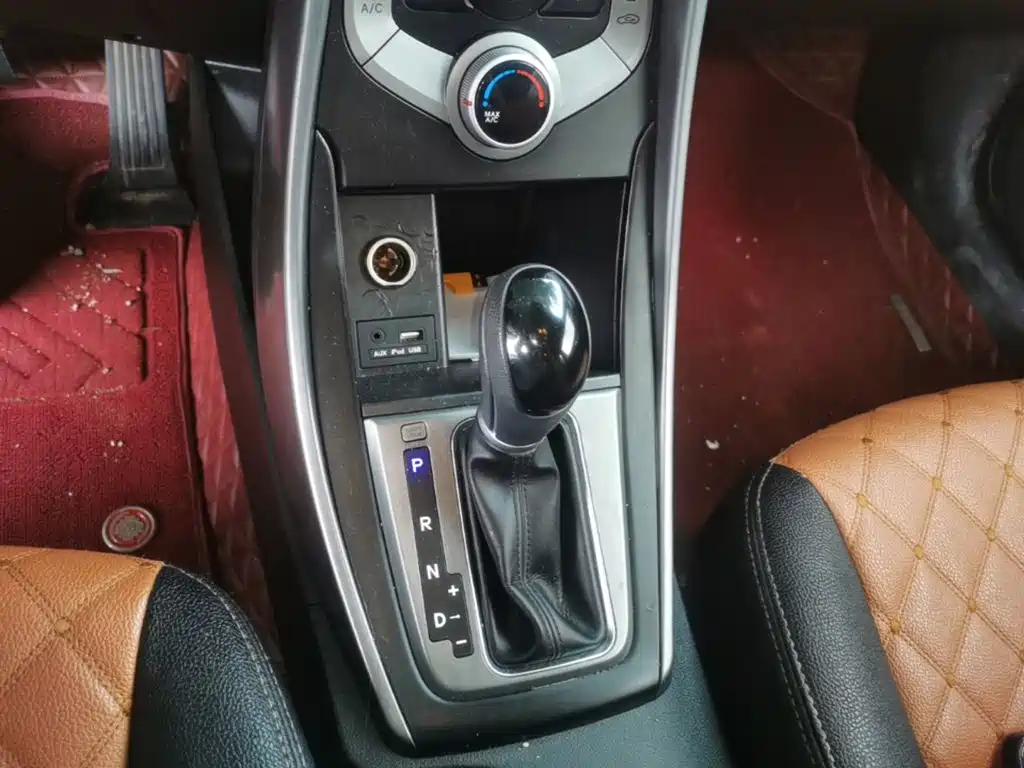 Hyundai Elantra Langdong 2017 — фото 14