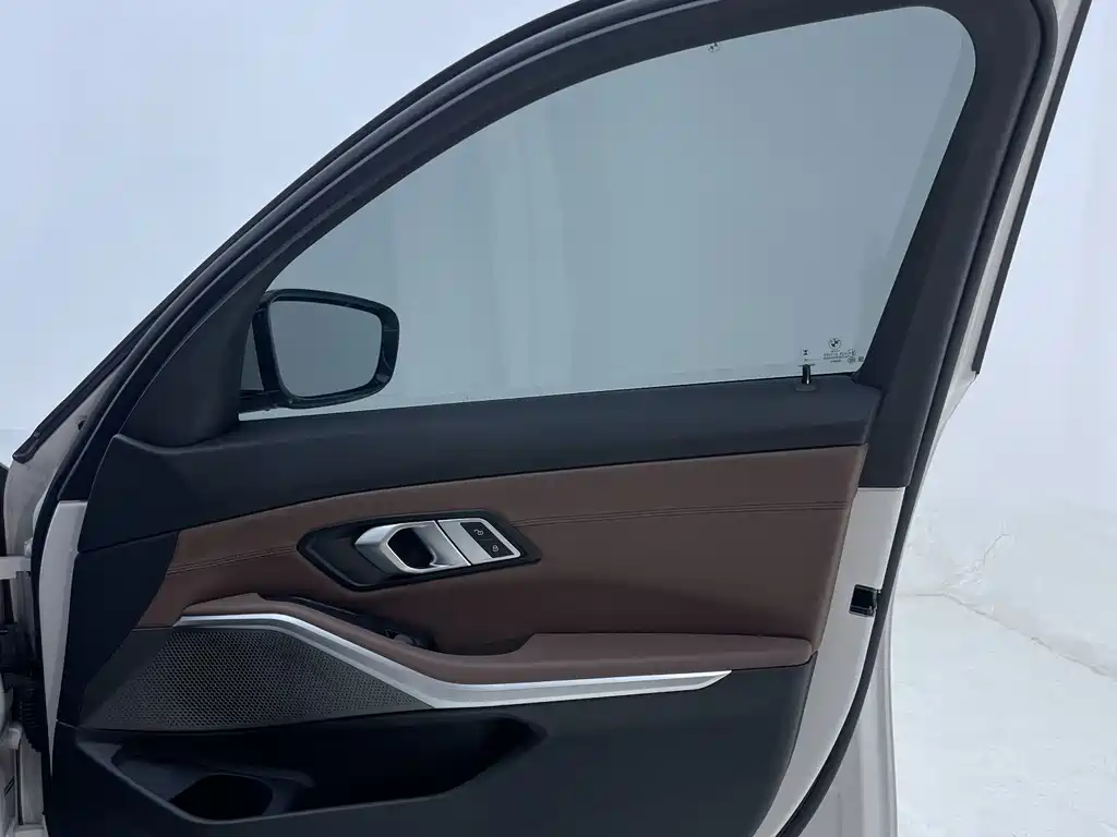 BMW 3 Series 2023 — фото 16