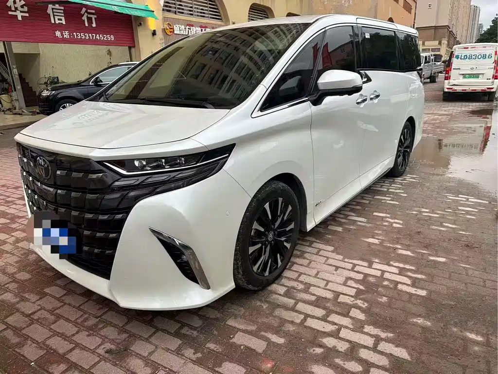 Toyota Alphard 2024 — фото 1