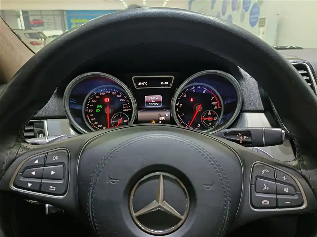 Mercedes-Benz GLS 2016 — фото 17