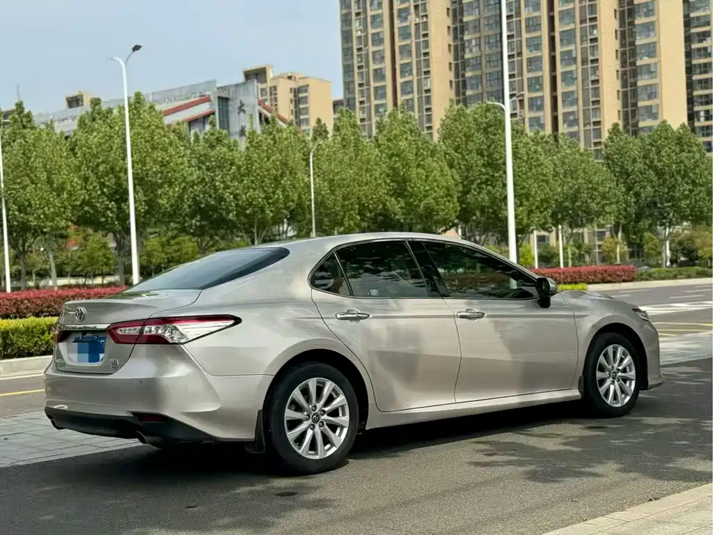 Toyota Camry 2019 — фото 9