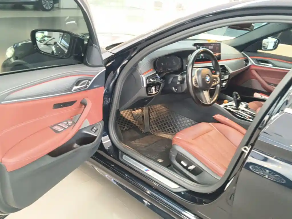BMW 5 Series 2022 — фото 16