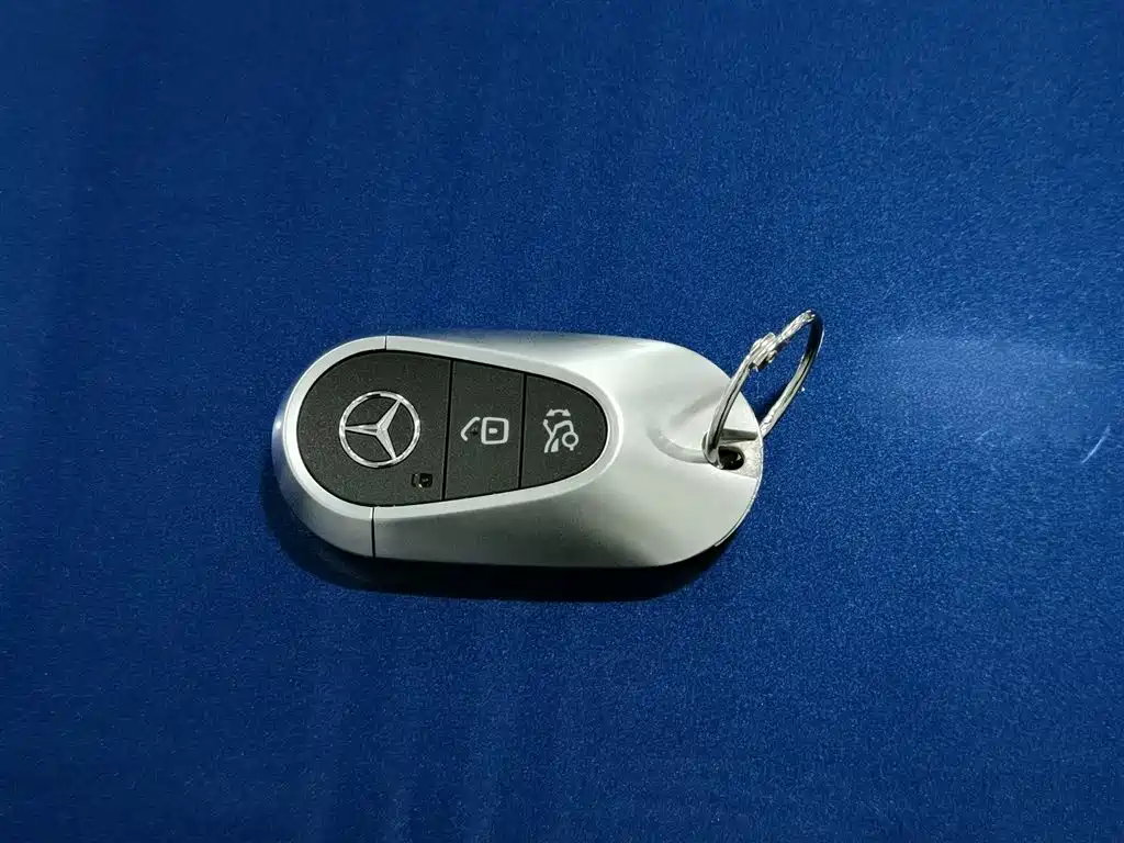 Mercedes-Benz C-Class 2023 — фото 19