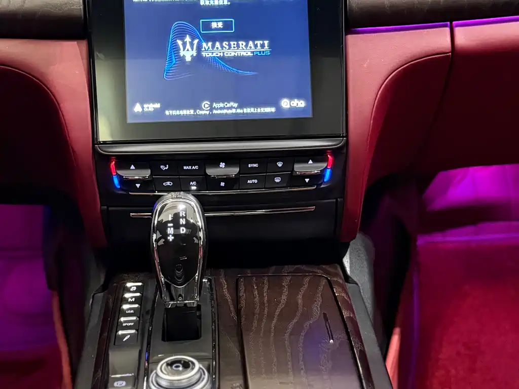 Maserati Quattroporte 2019 — фото 9