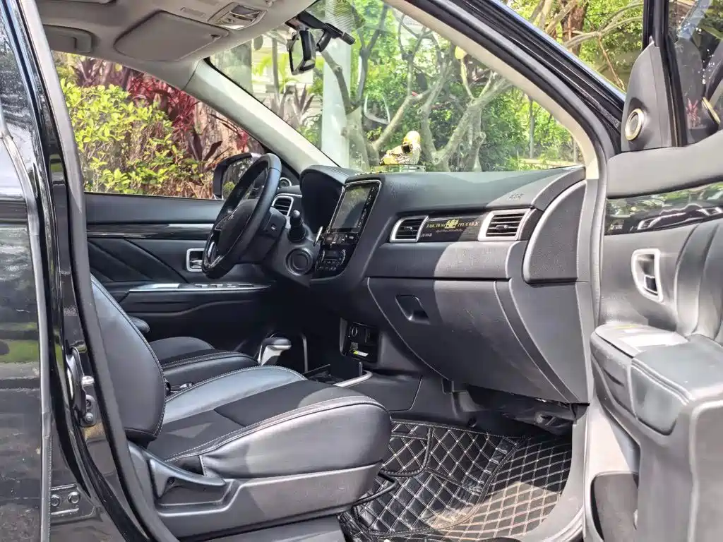 Mitsubishi Outlander 2021 — фото 11