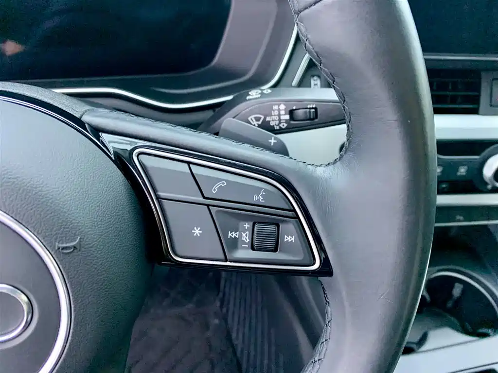 Audi A4L 2023 — фото 18