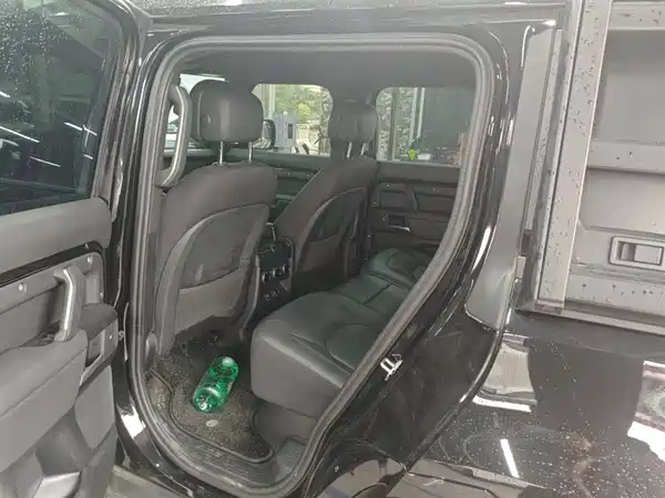Land Rover Defender 2025
