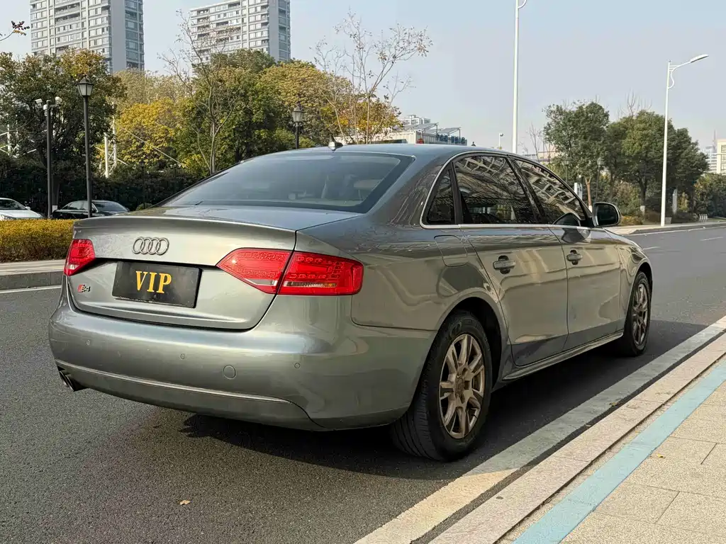 Audi A4L 2010