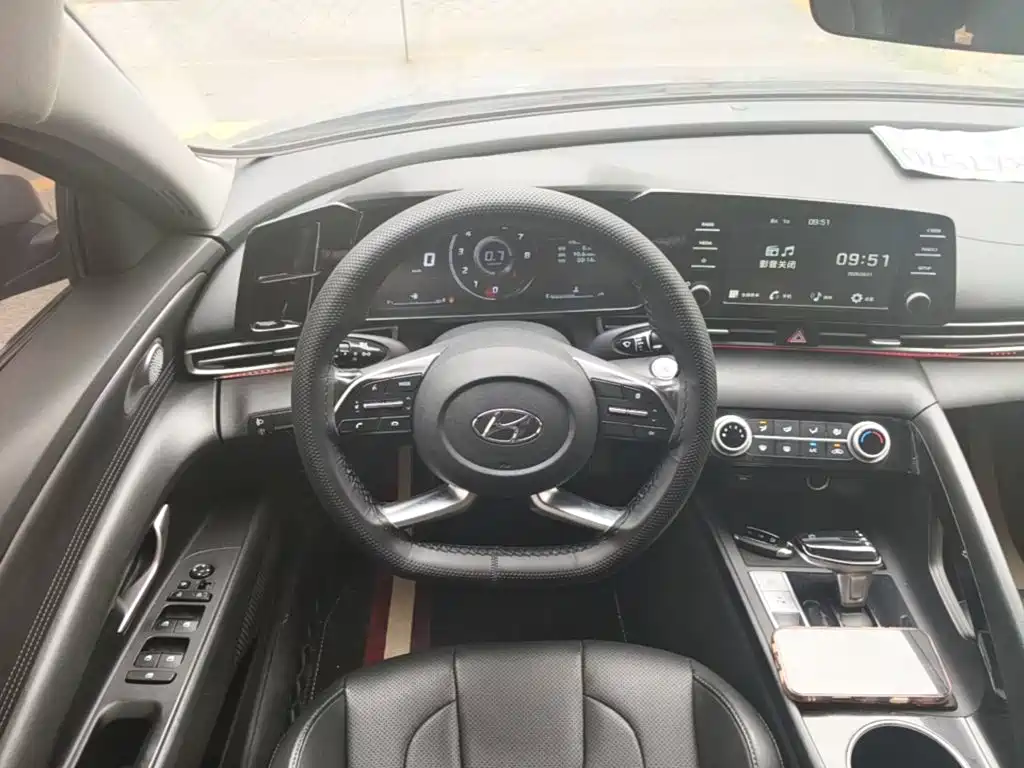 Hyundai Elantra 2021 — фото 11