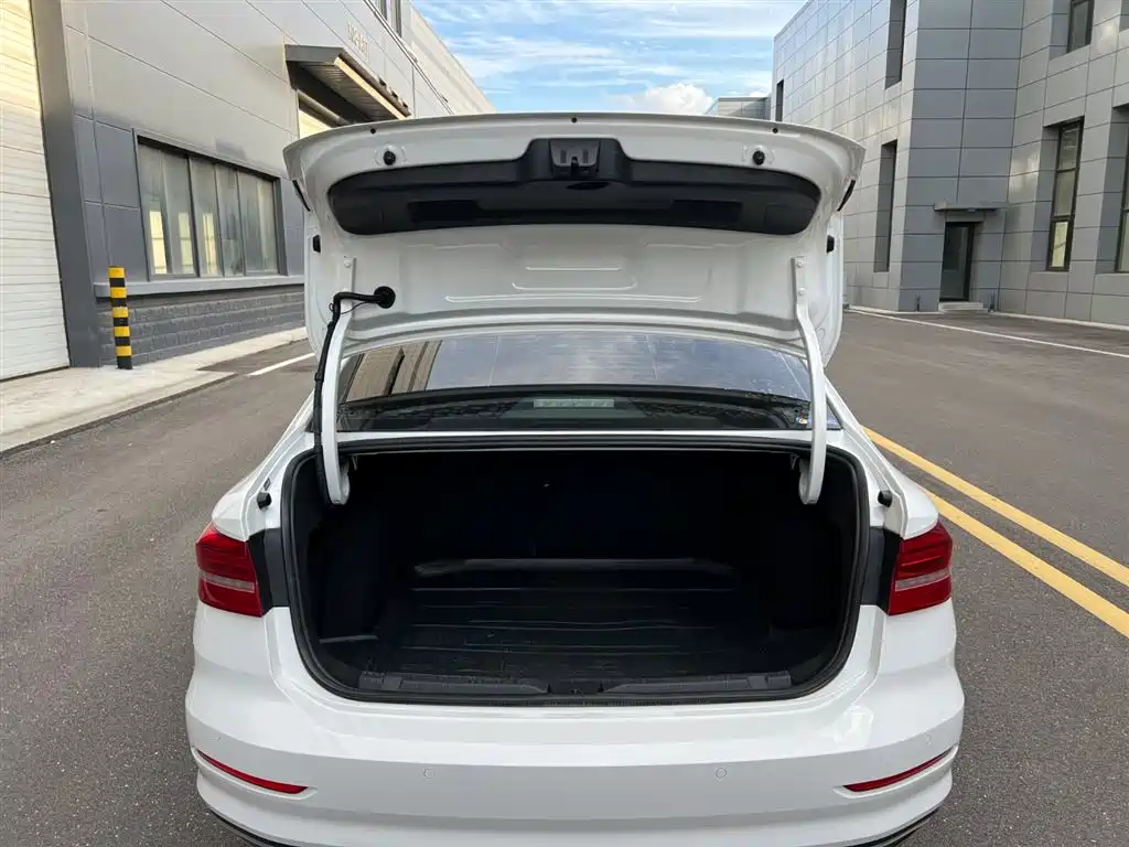 Volkswagen Lavida 2019 — фото 16