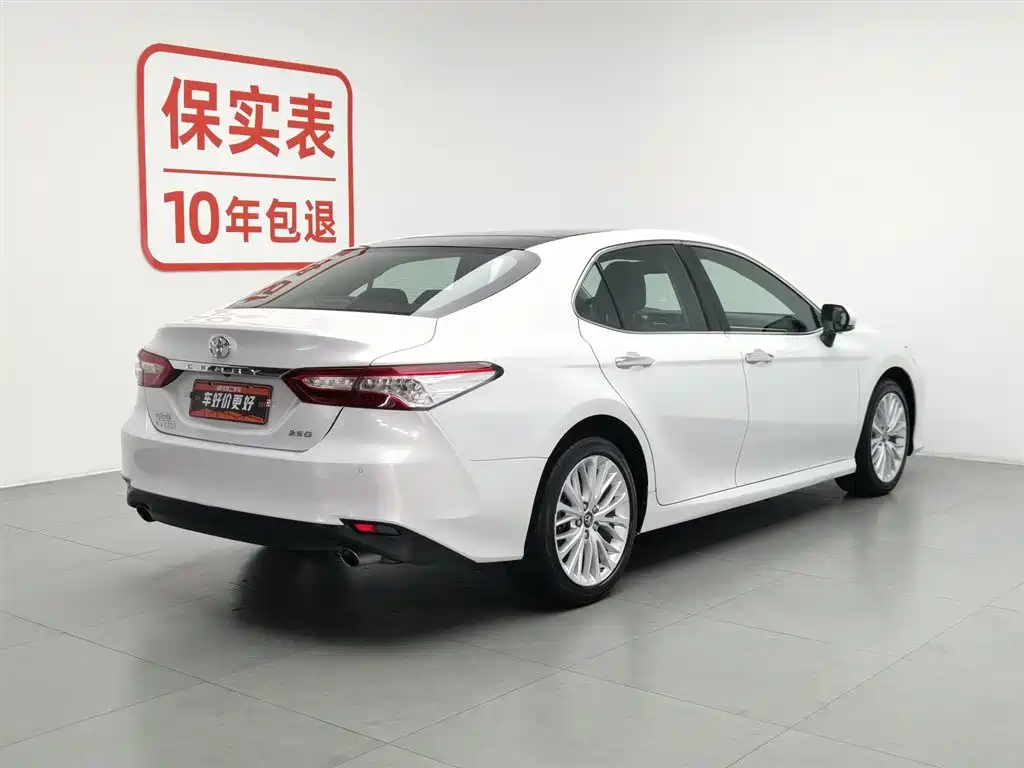 Toyota Camry 2018 — фото 2