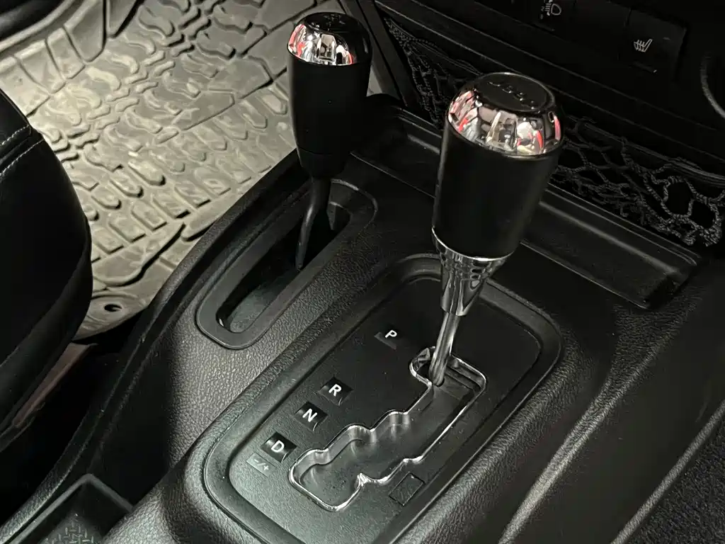 Jeep Wrangler 2018 — фото 13