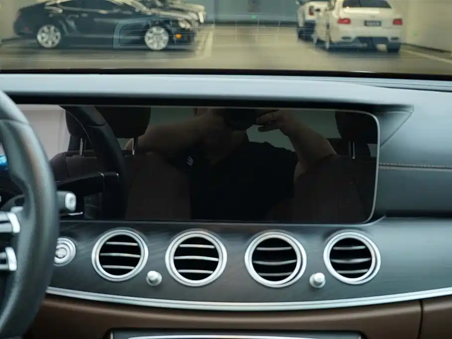 Mercedes-Benz E-Class 2022 — фото 18