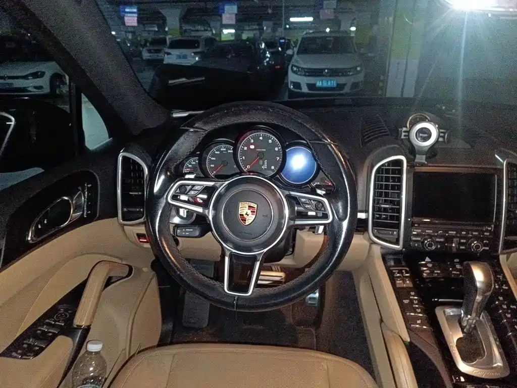 Porsche Cayenne 2016 — фото 11