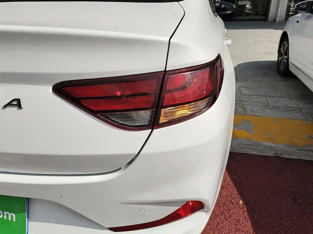 Hyundai Elantra 2019 — фото 8