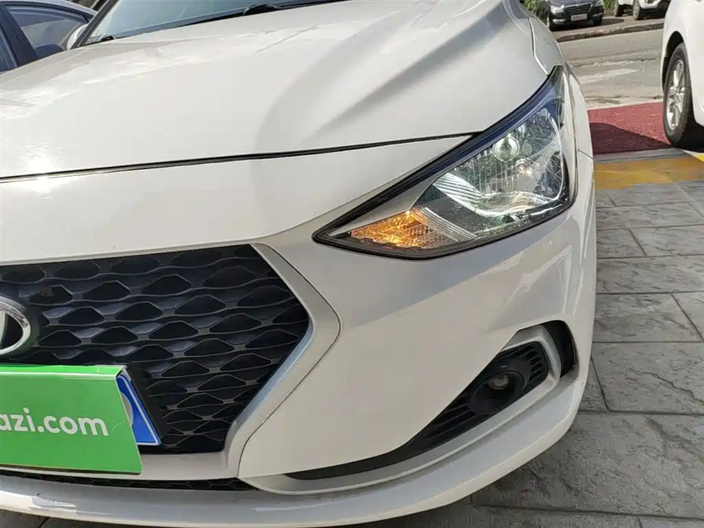 Hyundai Elantra 2019 — фото 24
