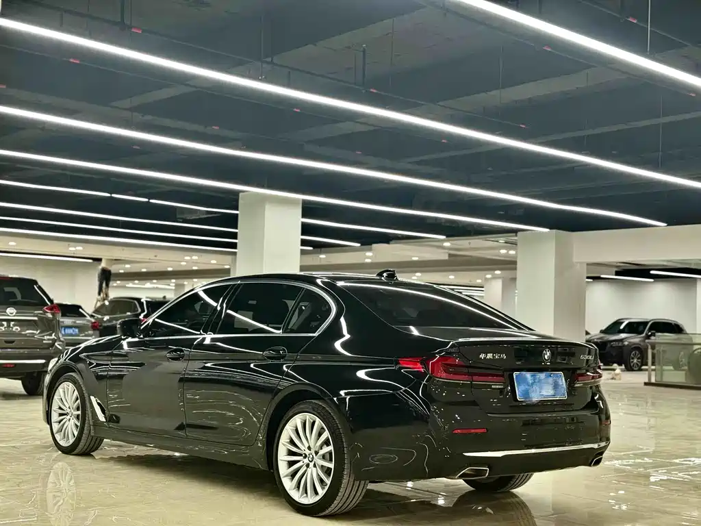 BMW 5 Series 2022 — фото 15