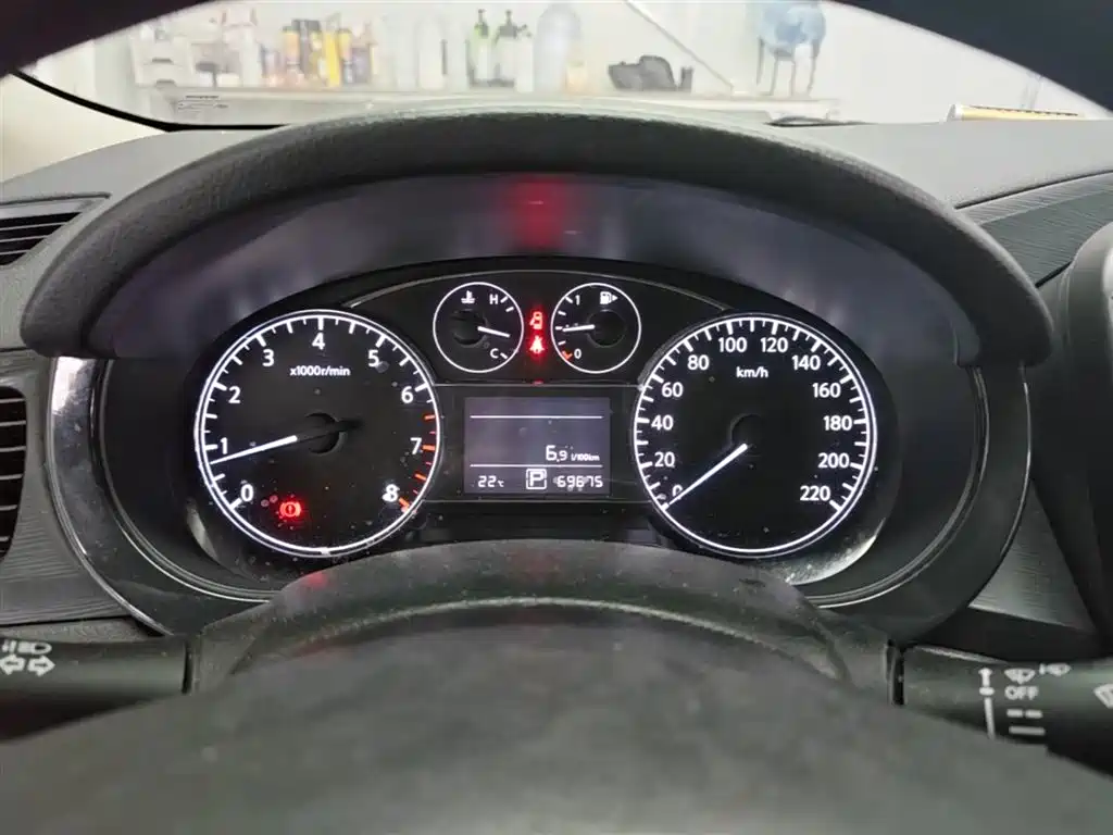 Nissan Tiida 2014 — фото 12